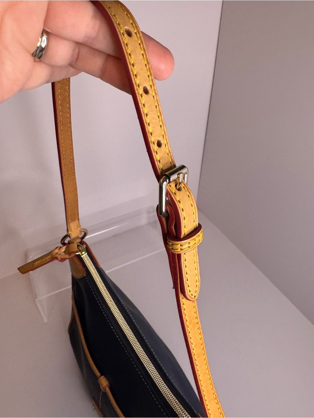 #368 Dooney & Bourke Kimberly Pebble Grain Small Shoulder Bag - Picture 6 of 17